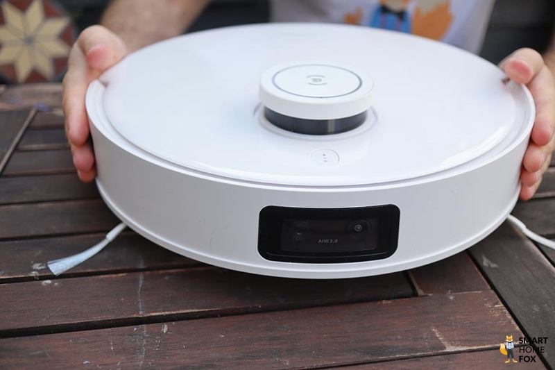 Der Ecovacs Deebot T10 ist in der Nahaufnahme zu sehen